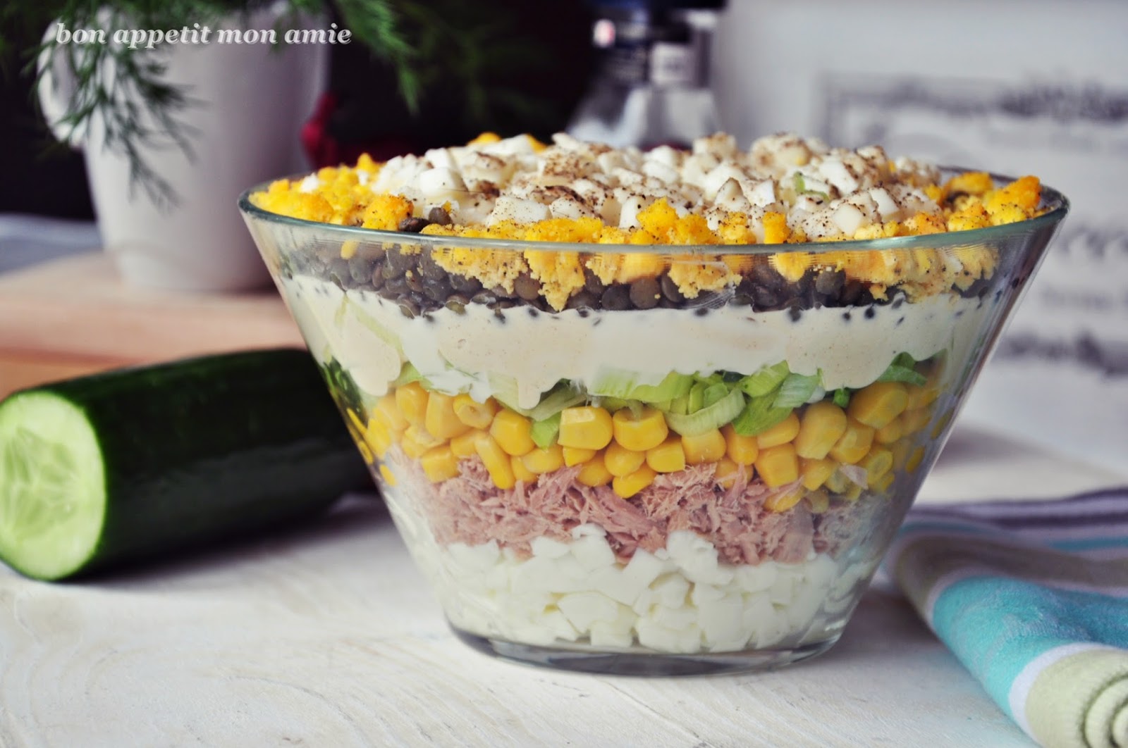 Bon appetit mon amie: Sałatka warstwowa z tuńczykiem i soczewicą
