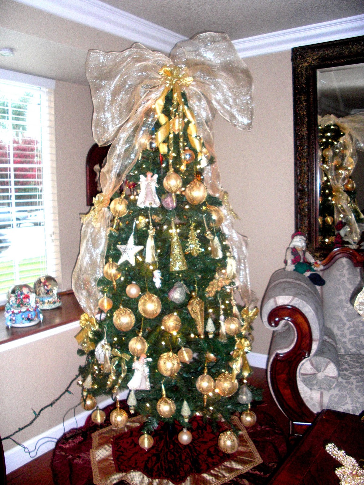 FAKE OR REAL CHRISTMAS TREE? BLOGMAS DAY 12 ♡ Tania