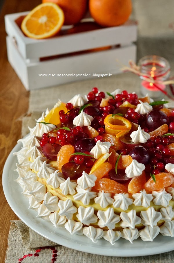 torta delle feste con pere caramellate e frutta fresca