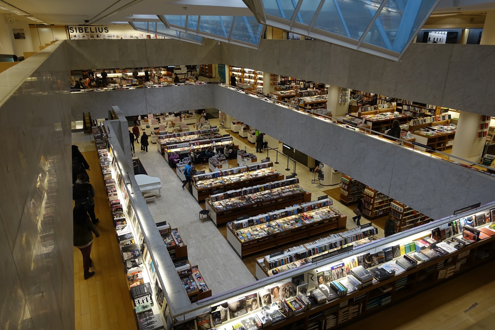 アカデミア書店 Akateeminen Kirjakauppa とカフェアアルト Cafe lto でアアルトの世界を堪能 ヘルシンキ旅行