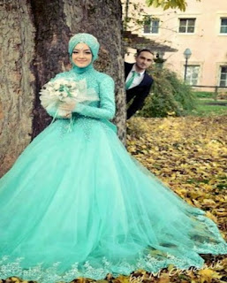 gaun pengantin muslimah biru