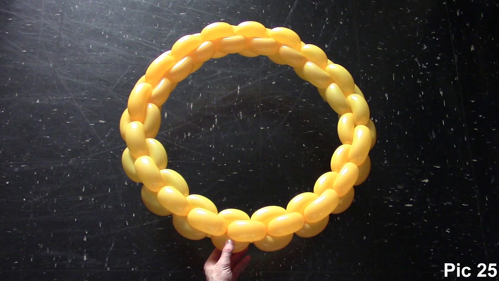 Balloon animals twisting instructions How to make balloon ring