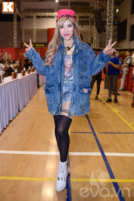 Huong Giang Idol vang mat, Tien Dat choi troi voi 