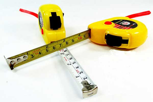 Penggunaan Alat Ukur Meteran Tukang Bangunan