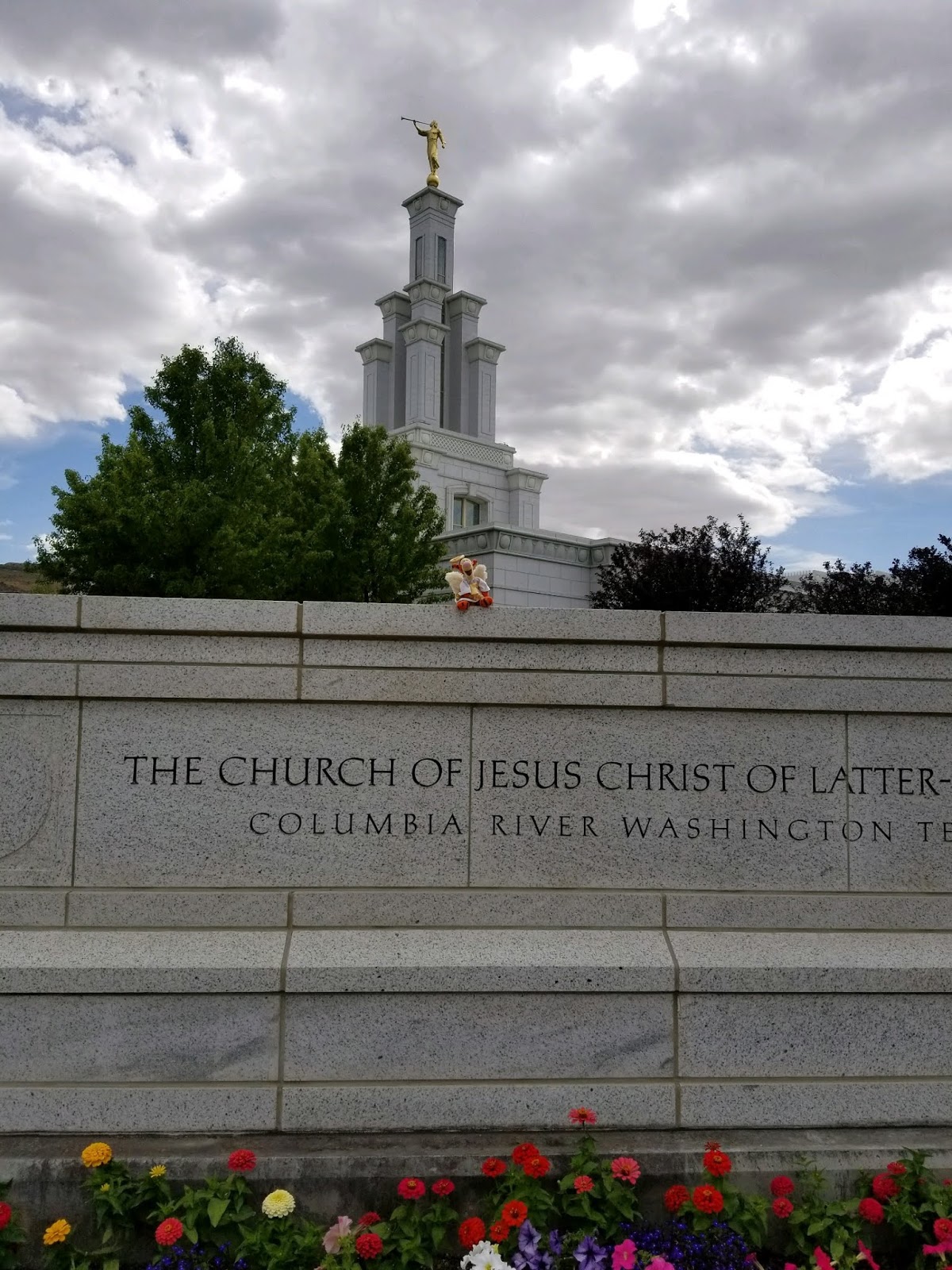 Temple Traveling Tigger: Columbia River Washington Temple