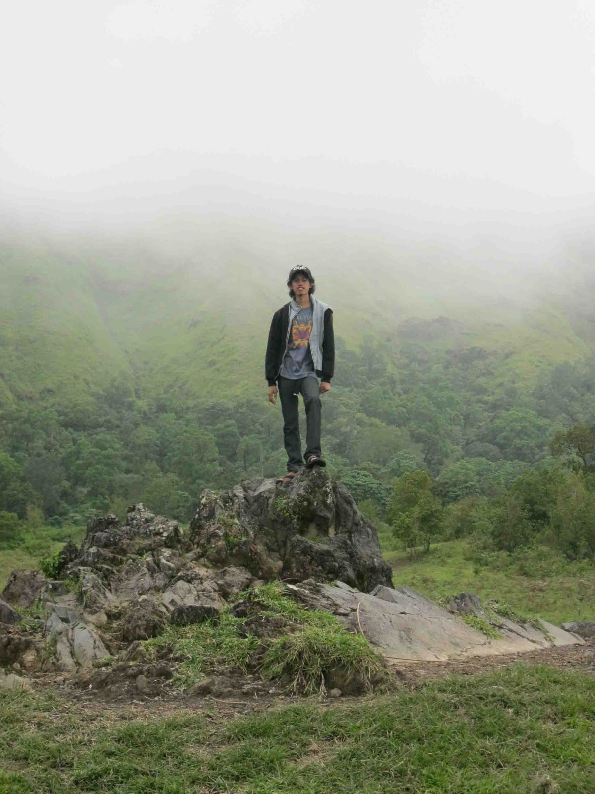 Naik Bukit Bertemu Sapi Gunung PENCURI PERADABAN Naik Bukit Bertemu Sapi Gunung PENCURI PERADABAN