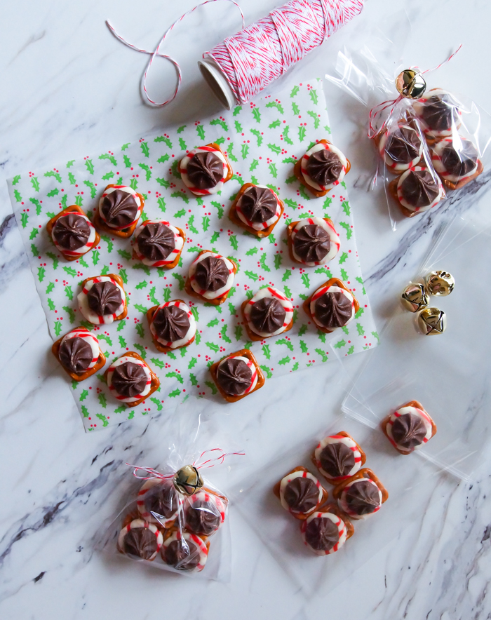 Candy Cane Star Pretzel Bites, perfect for Christmas treats!
