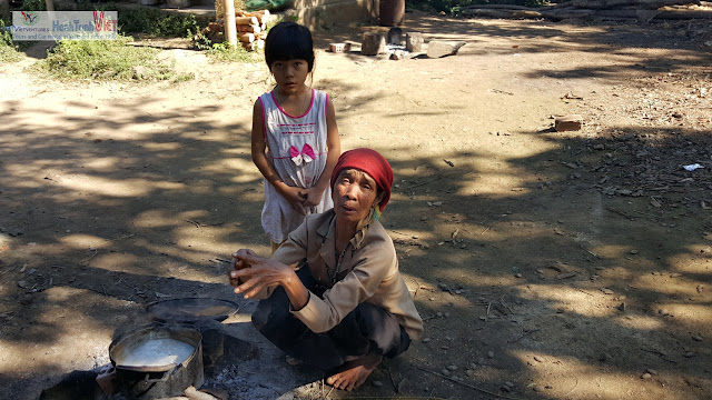 Tham quan làng M'nong trên hồ Lak