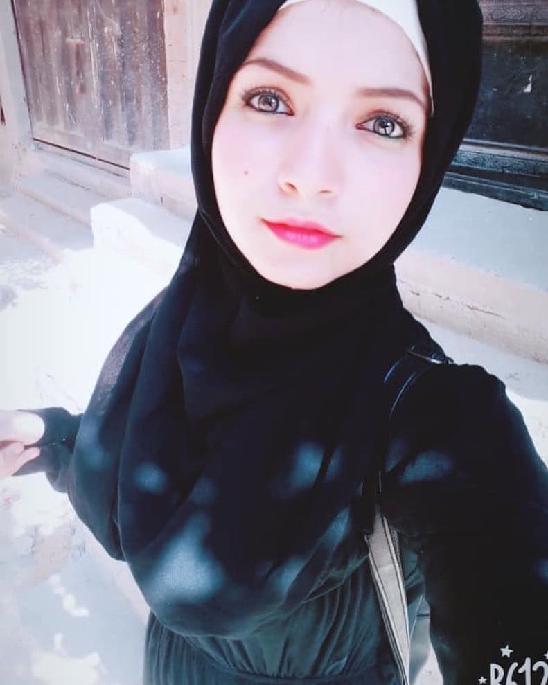 مجموعة من الصور لبنت واحدة محجبة