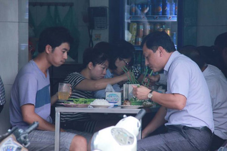 Nho Obama, quan bun cha Ha Noi ban ca ta bun moi ngay - Anh 9