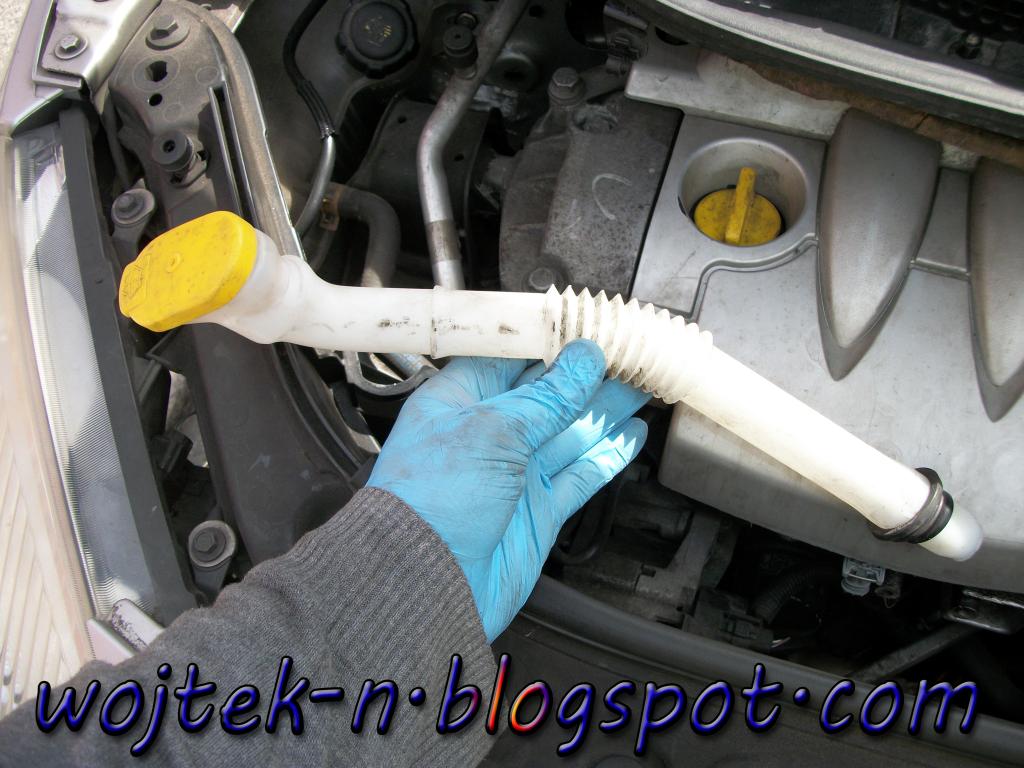 Renault Clio Windscreen Washer Pump Removal