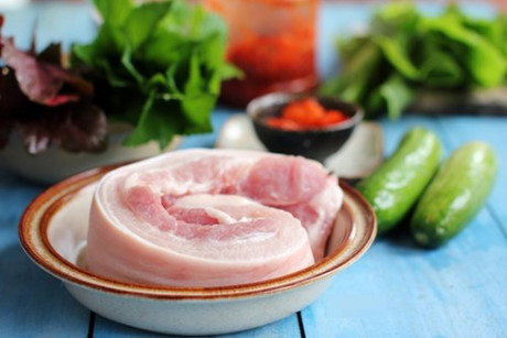 Thit luoc cham mam tom chua khong lo ngan cho bua com ngay he - Anh 2