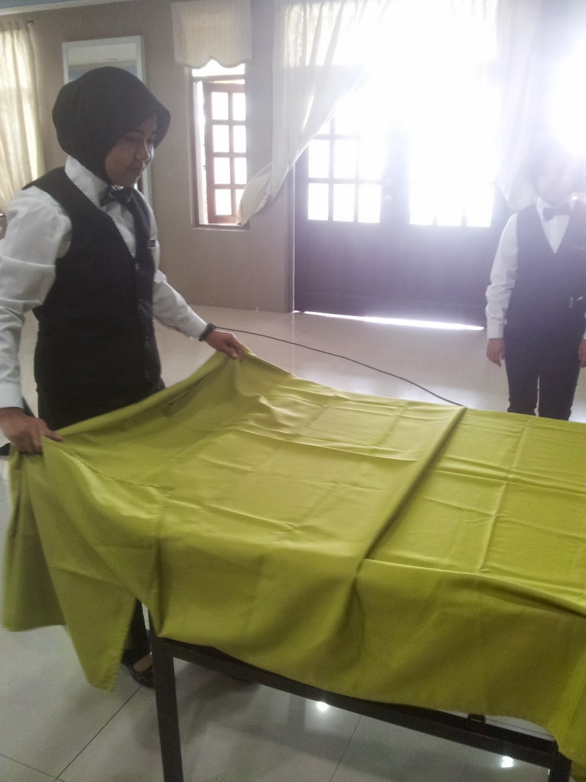 FOOD AND BEVERAGES SERVICE PROCEDURE OF LAYING TABLE CLOTH AND CHANGING TABLE CLOTH