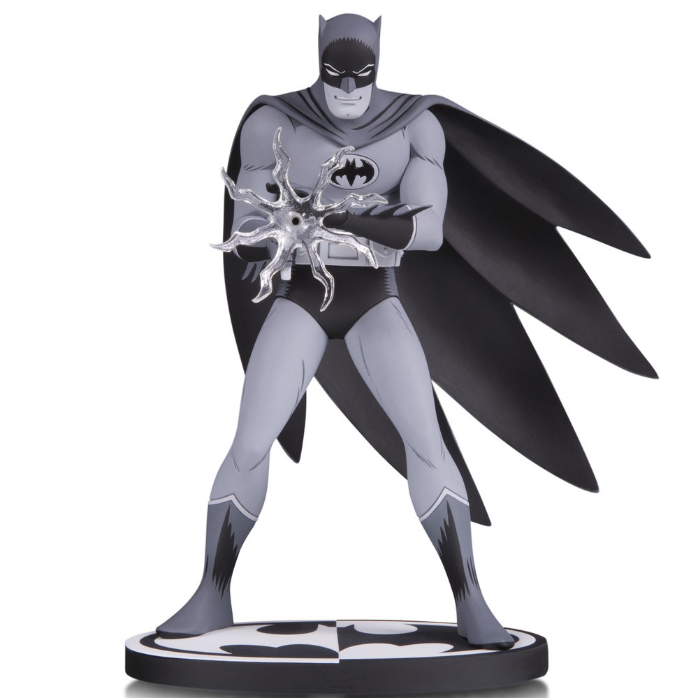 Batman black. Статуя Бэтмена. Фигурка Бэтмена в чёрно белом. Batman Black and White Statue. Бэтмен подарки.