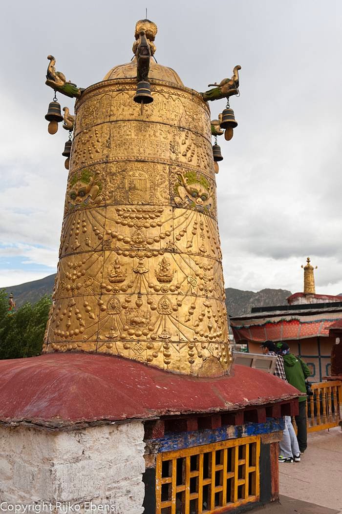 The Jokhang Temple Lhasa — Tibet¸ China The Jokhang Temple Lhasa — Tibet¸ China