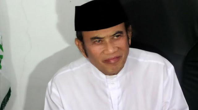 Rhoma Irama : Tak Akan Dukung Tersangka Dalam Pilgub DKI 1 Rhoma Irama : Tak Akan Dukung Tersangka Dalam Pilgub DKI 1
