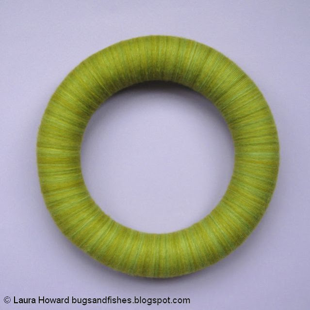 DIY March Daffodils Felt and Yarn Spring Wreath Tutorial yarn-wrapped wreath