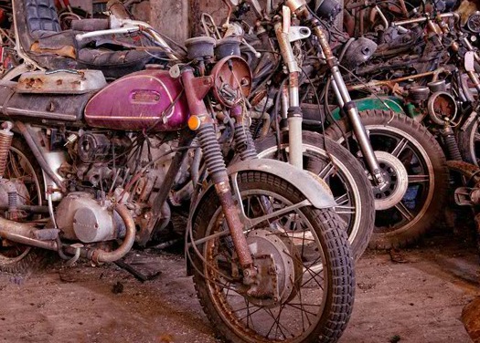 Escape From Abandoned Motorcycle Graveyard Walkthrough
