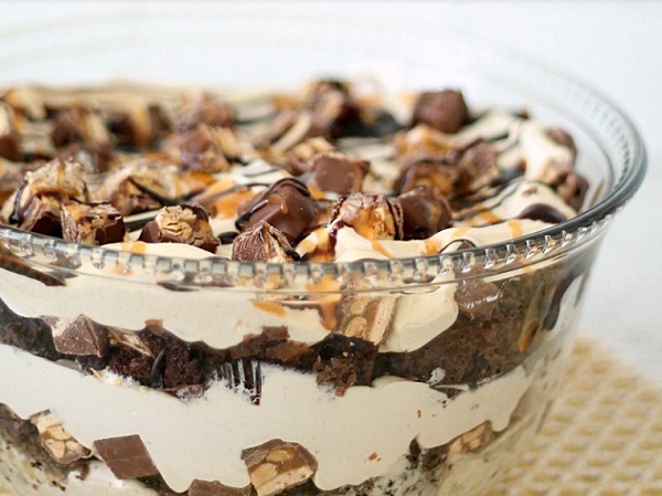 Snicker's Brownie Trifle Recipe Snicker's Brownie Trifle Recipe