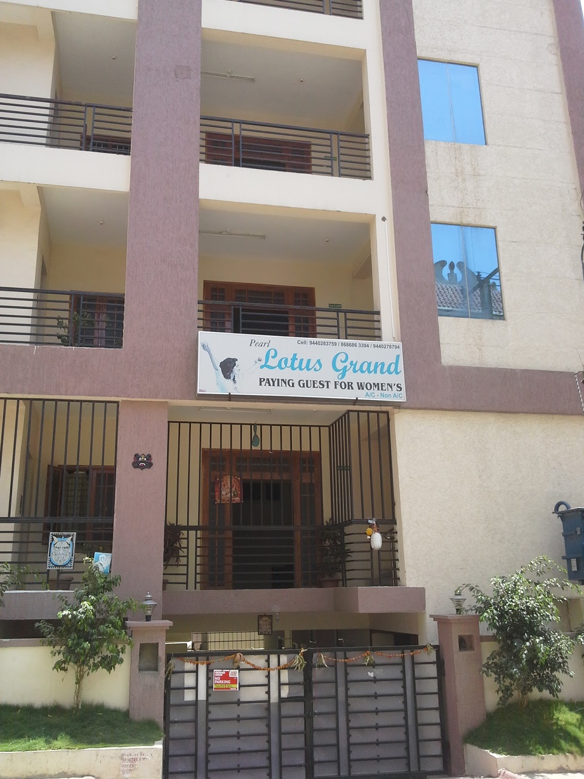 Hostelsincity Lotus Grand PG For Women