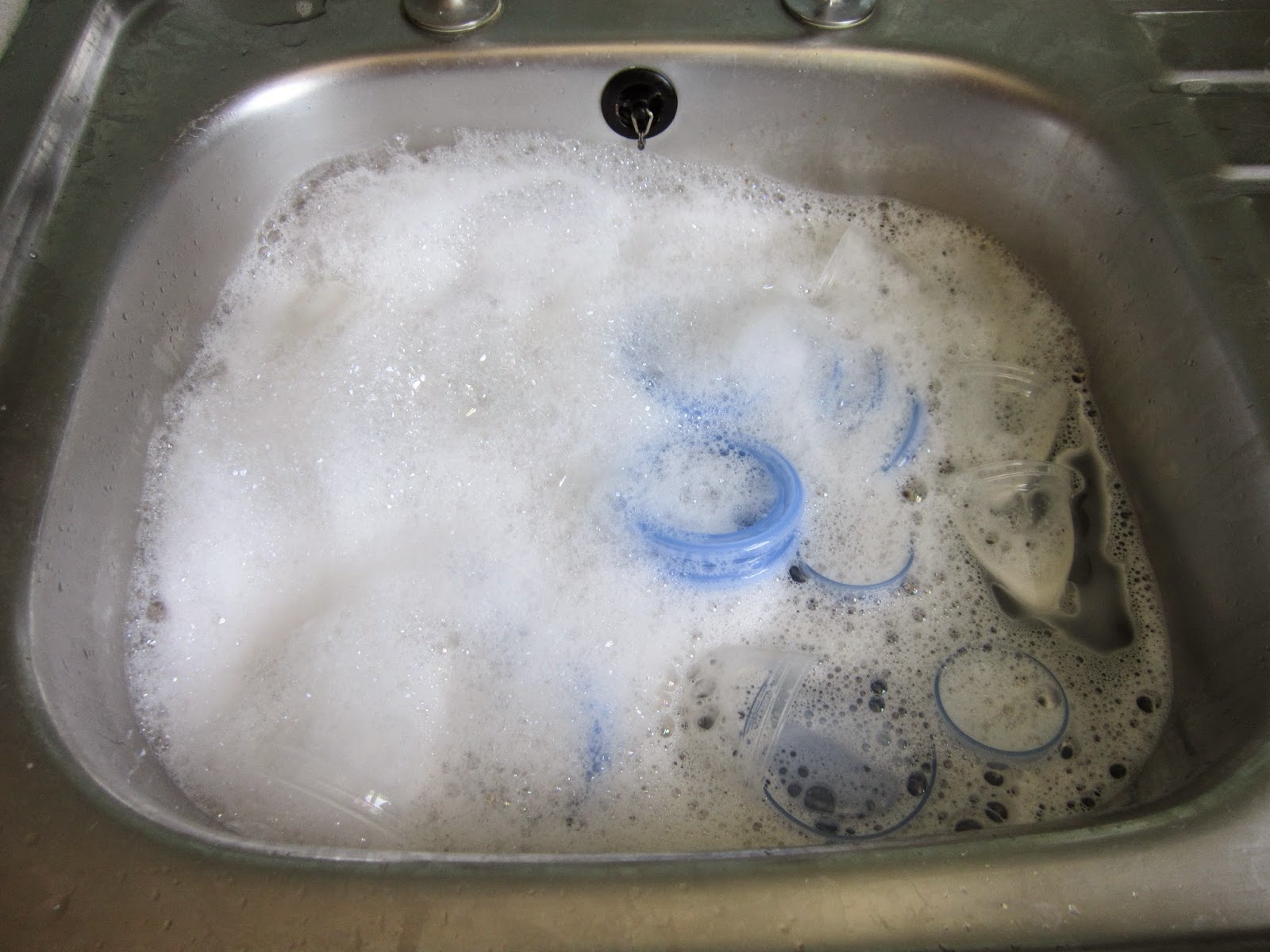 Anna Elizabeth Storing bottles & breast pump