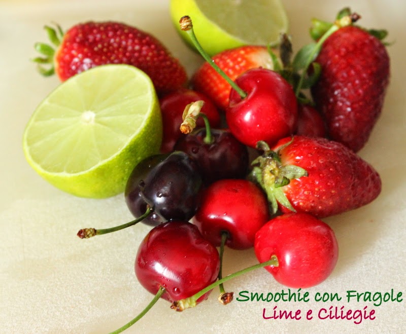 smoothie con fragole,ciliegie e lime