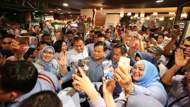 Emak-Emak Bergerak, Prabowo Terharu dan Bangga Emak-Emak Bergerak, Prabowo Terharu dan Bangga