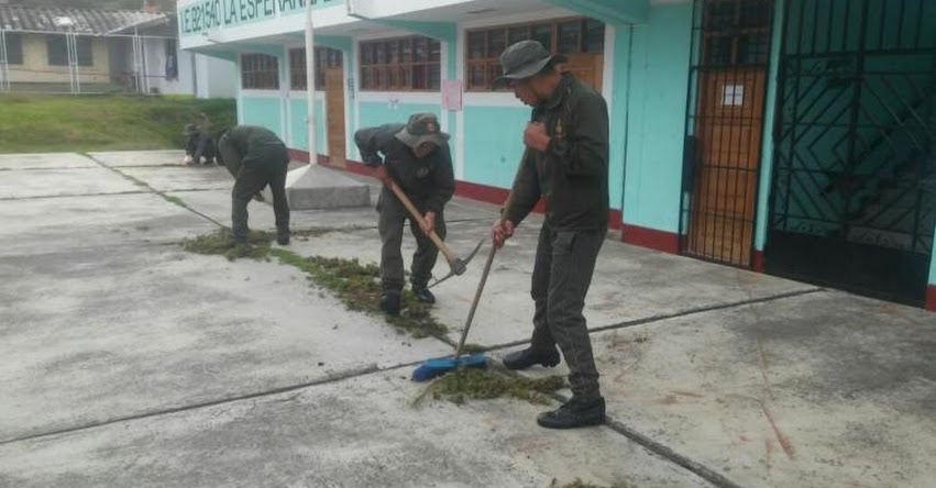 Efectivos del Ejército dan mantenimiento a colegios de Lambayeque y Cajamarca Efectivos del Ejército dan mantenimiento a colegios de Lambayeque y Cajamarca