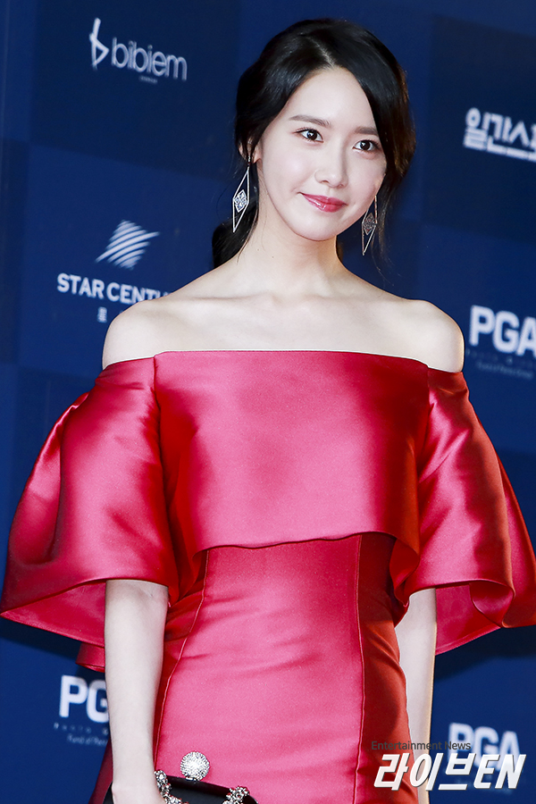SNSD YoonA won Most Popular Actress Award at the 53rd Baeksang Arts ...