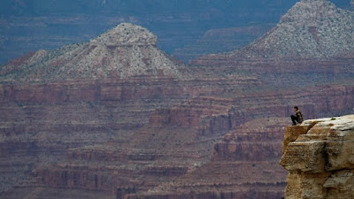 Turis Hong Kong Tewas Terjatuh Saat Foto di Grand Canyon Arizona
