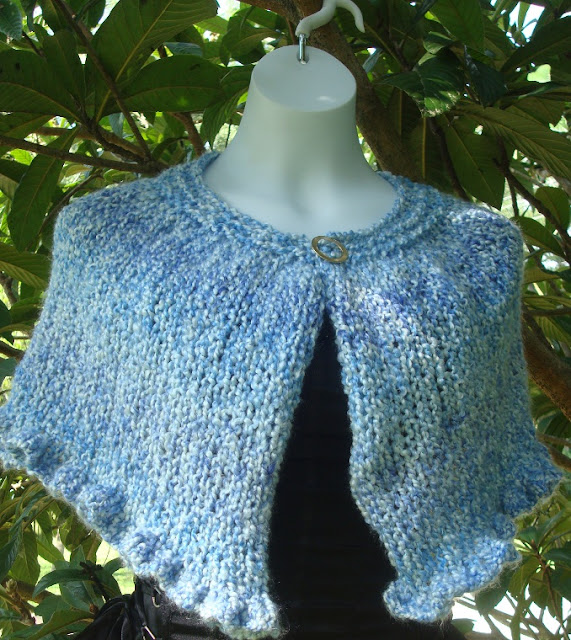NyanPon.com: One Skein Ruffled Capelet