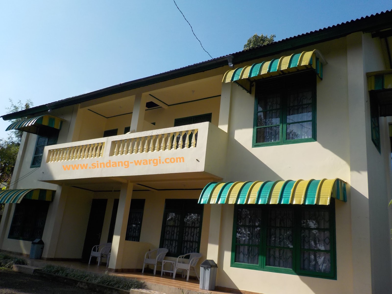 Sewa villa penginapan murah di ciater yang ada kolam