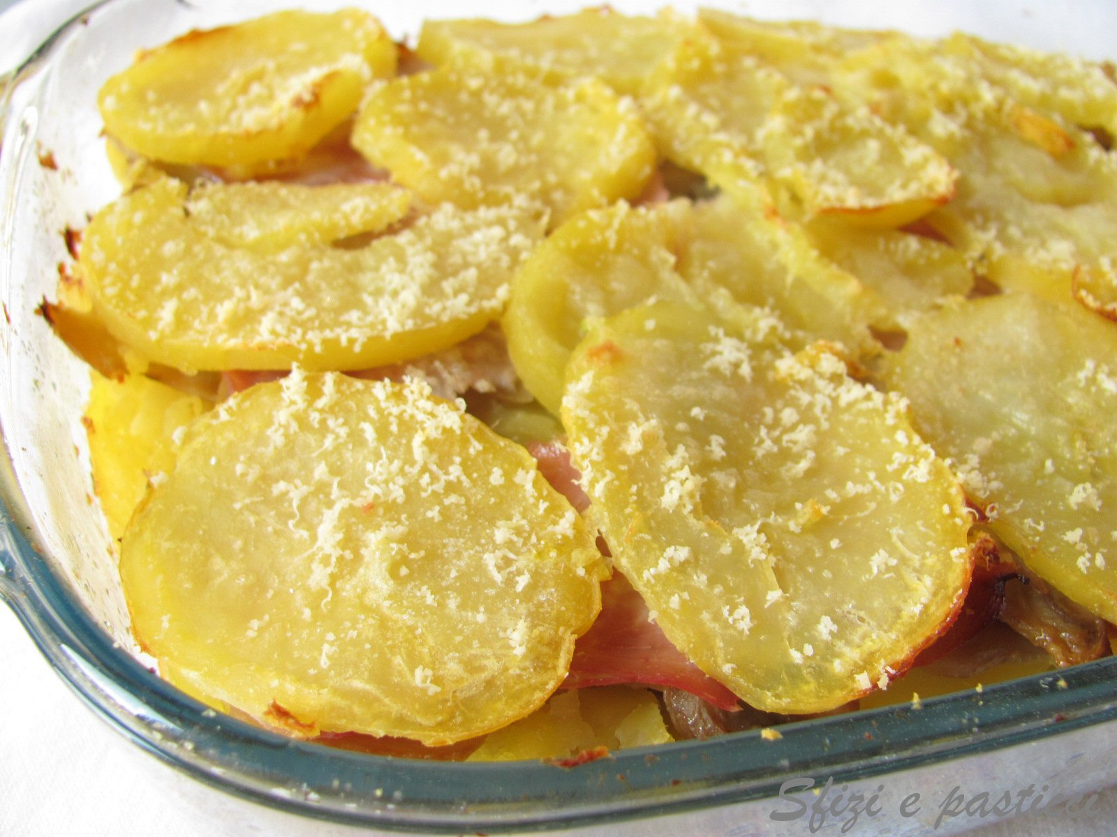 Sfizi e pasticci Tortino di patate, prosciutto e funghi