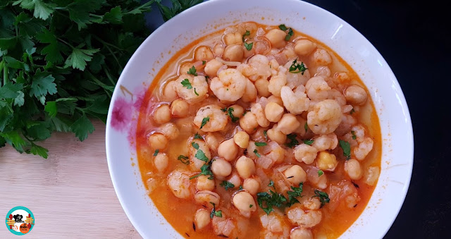 Guiso de garbanzos con gambas