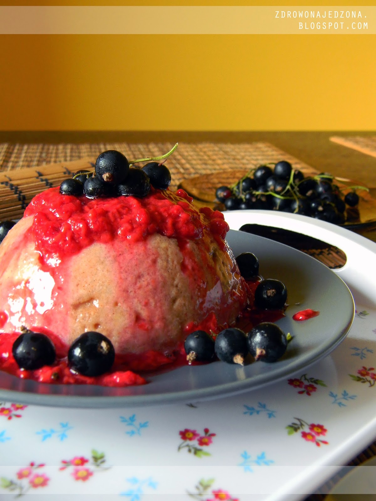 czyli o tym, że zdrowe jedzenie nie musi być nudne ) Pudding z kaszy manny z ciepłym musem