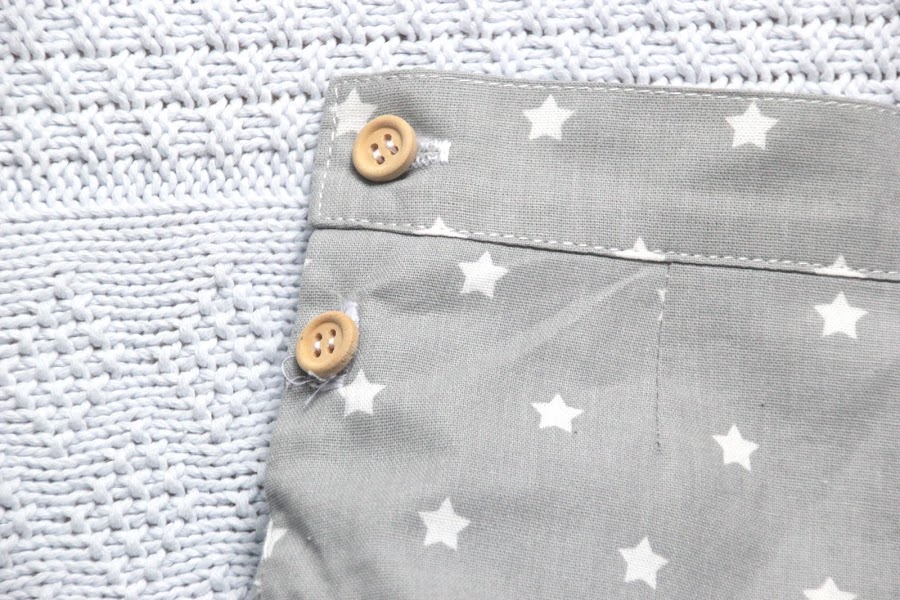 DIY Tutorial y patrones de ropa para bebes. Como hacer pantalones de niño.