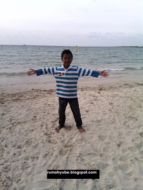 background laut jernih