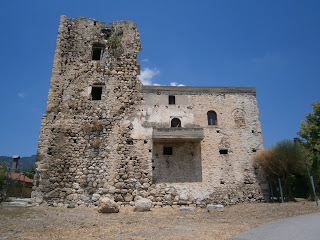 Μεσαιωνικός Πύργος στις Ροβιές