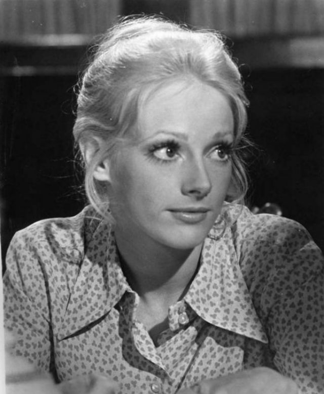 30 Vintage Photos of a Young and Beautiful Sondra Locke, Clint Eastwood ...