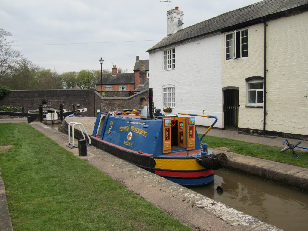 Narrow boats SICKLE and CHALICE Newbold to Atherstone