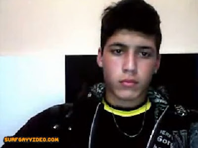 Publicidade+(1) Carinha brasileiro que sujou a barriga de porra