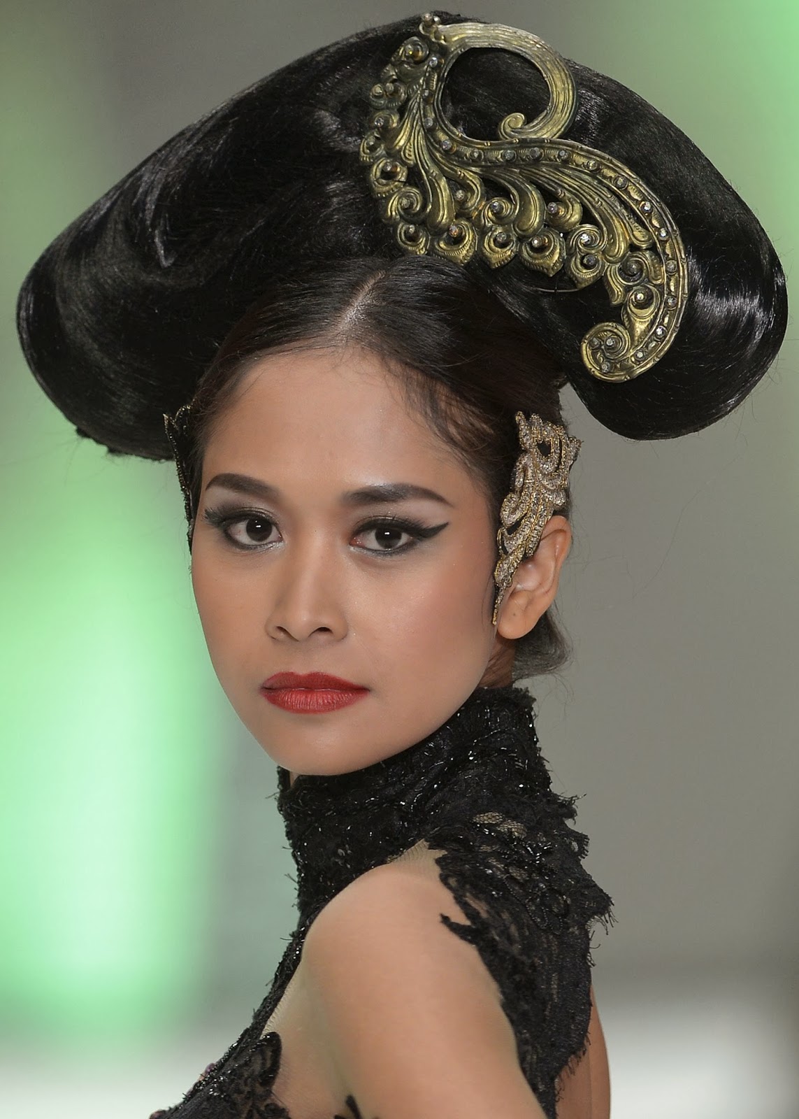 2014 Indonesia Fashion Week: In Pictures - Images Archival Store