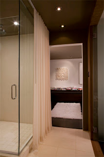Shower and passage to the bedroom in Ernesto's apartment renovation