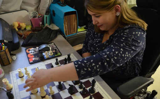 Qualifiée pour le tournoi national féminin de 2020, Solenn Afraoui, jeune licenciée de l’US Villejuif Échecs, vise le titre de championne de France - Photo © Le Parisien/Lucile Métout Qualifiée pour le tournoi national féminin de 2020, Solenn Afraoui, jeune licenciée de l’US Villejuif Échecs, vise le titre de championne de France - Photo © Le Parisien/Lucile Métout