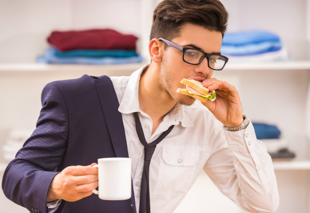 Stop Lakukan 5 Hal ini Setelah Makan, Sebab Kesehatanmu LANGSUNG Terancam