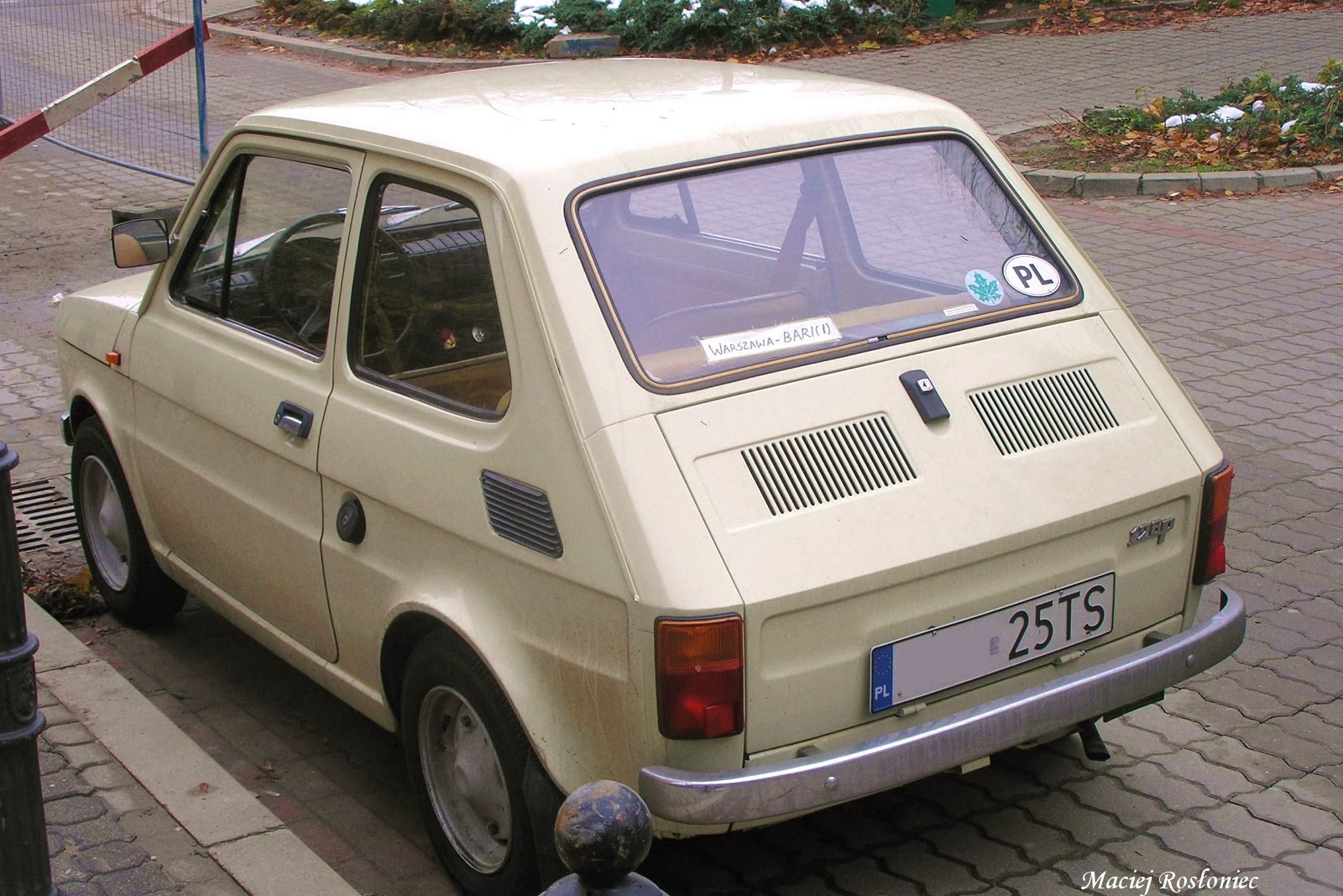 Pobliska Ulica Polski Oldskulowy Fiat 126p