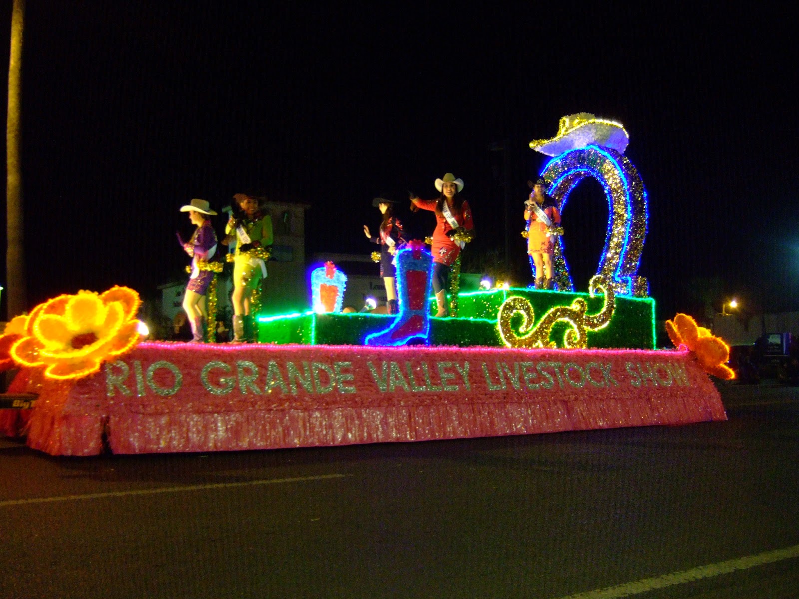 Brenda's Adventures Mid Valley Christmas Parade