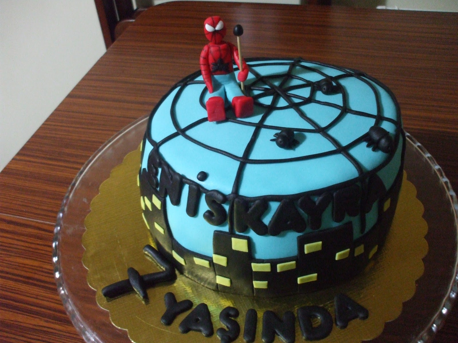 ŞEKER HAMURUNDAN DÜŞLER Örümcek Adamlı Pasta ve Kurabiyeleri