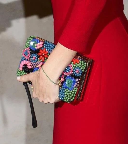 Princess Sofia attended Gålöstiftelsen's 2019 Christmas concert at Stockholm Cathedral. red skirt and red blouse, clutch