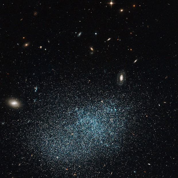 UGC 9128 by Hubble: a Perfectly Formed Dwarf Irregular Galaxy